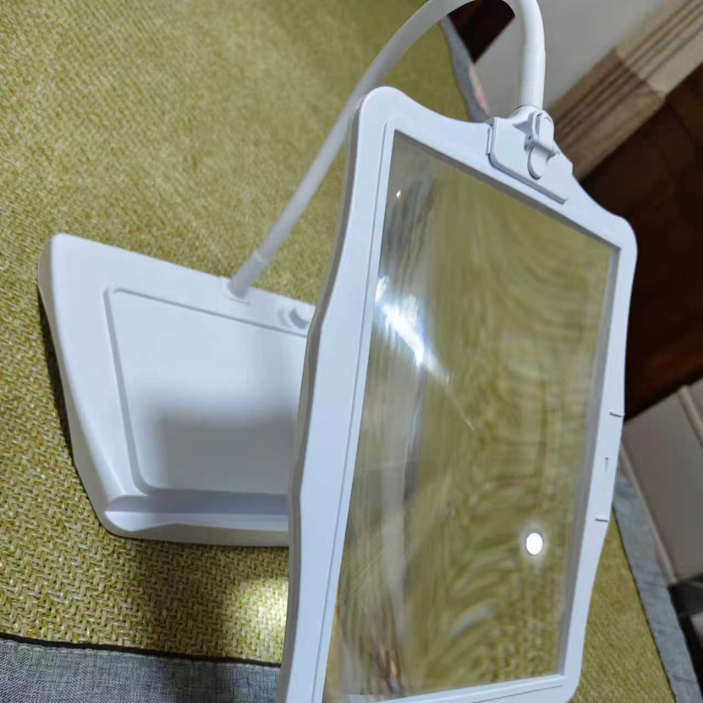 The Clarivor 20x LED Desktop Magnifying Lamp