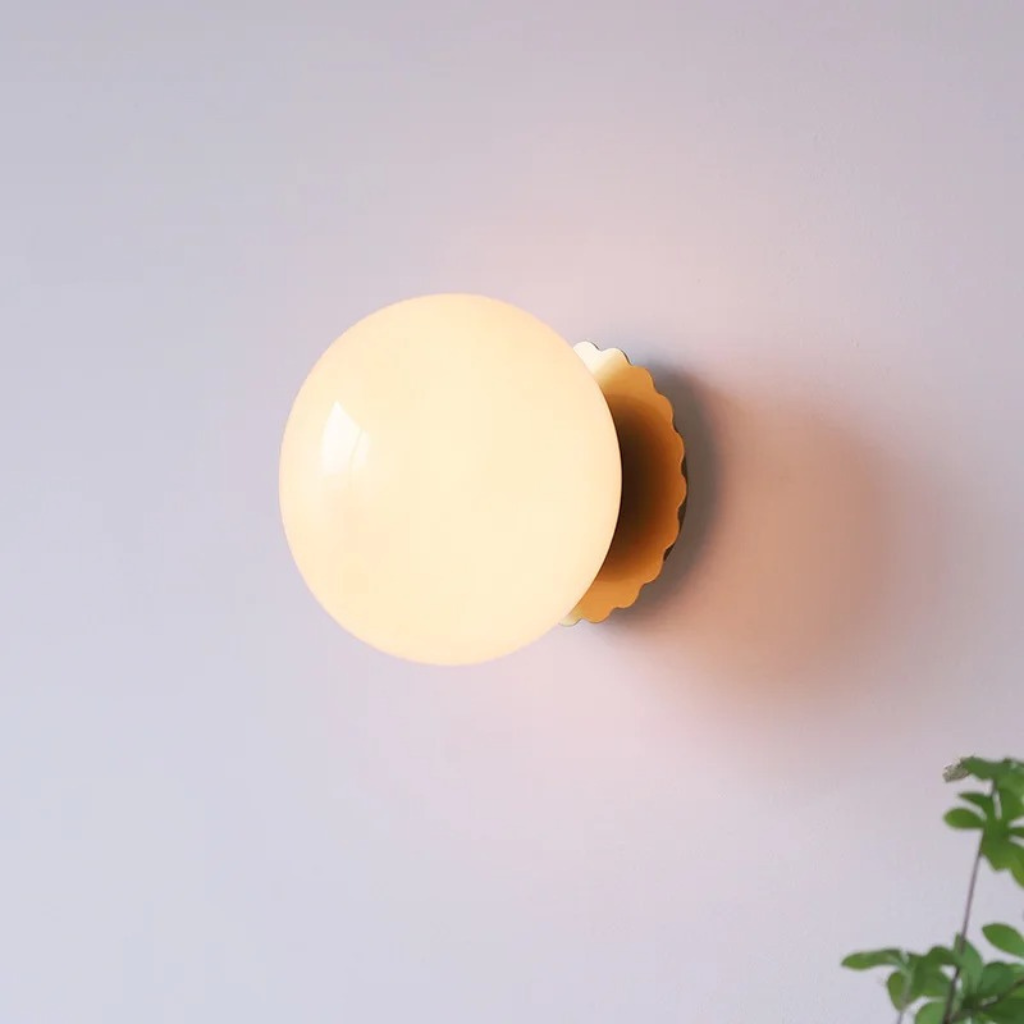 The Crèmeva Retro Glass Wall Lamp
