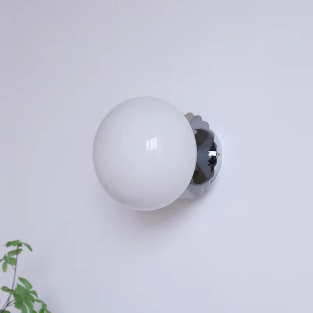 The Crèmeva Retro Glass Wall Lamp