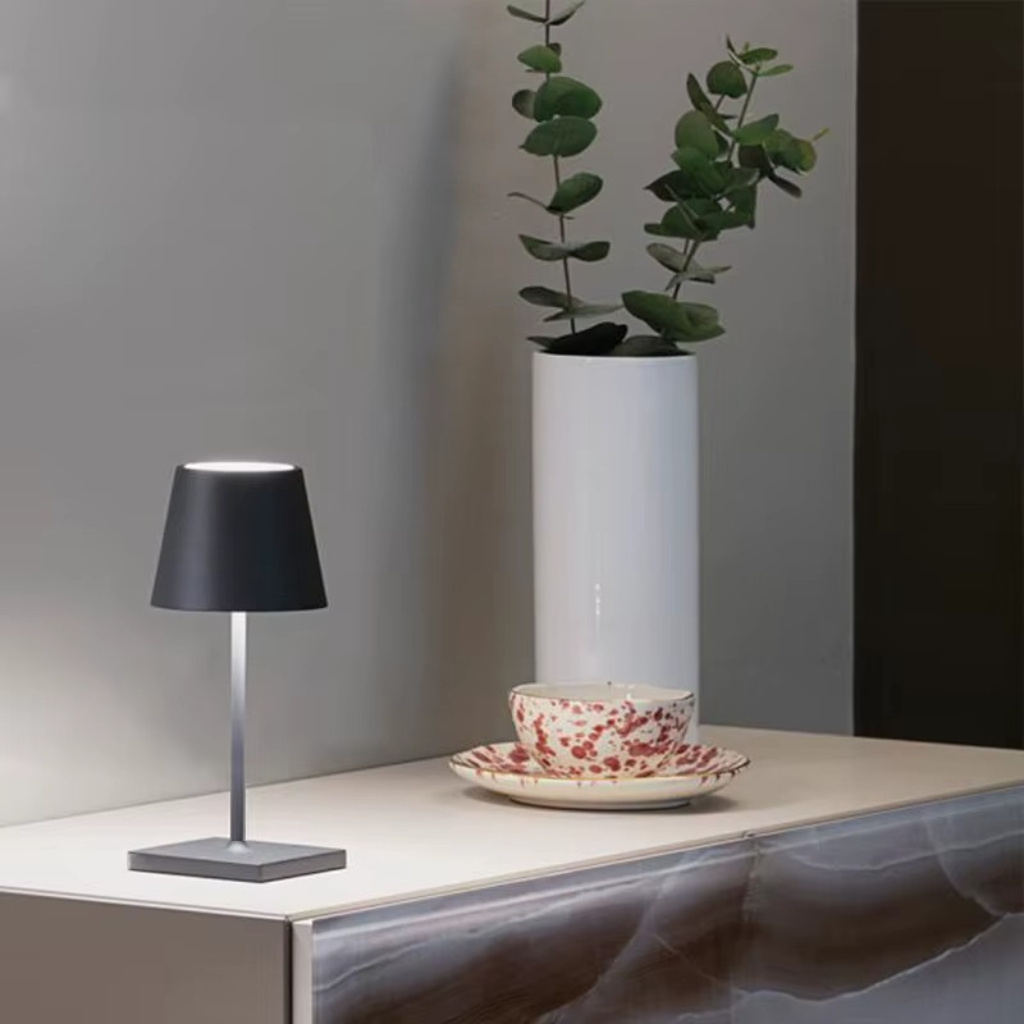 The Metrix Wireless Table Bedside Light