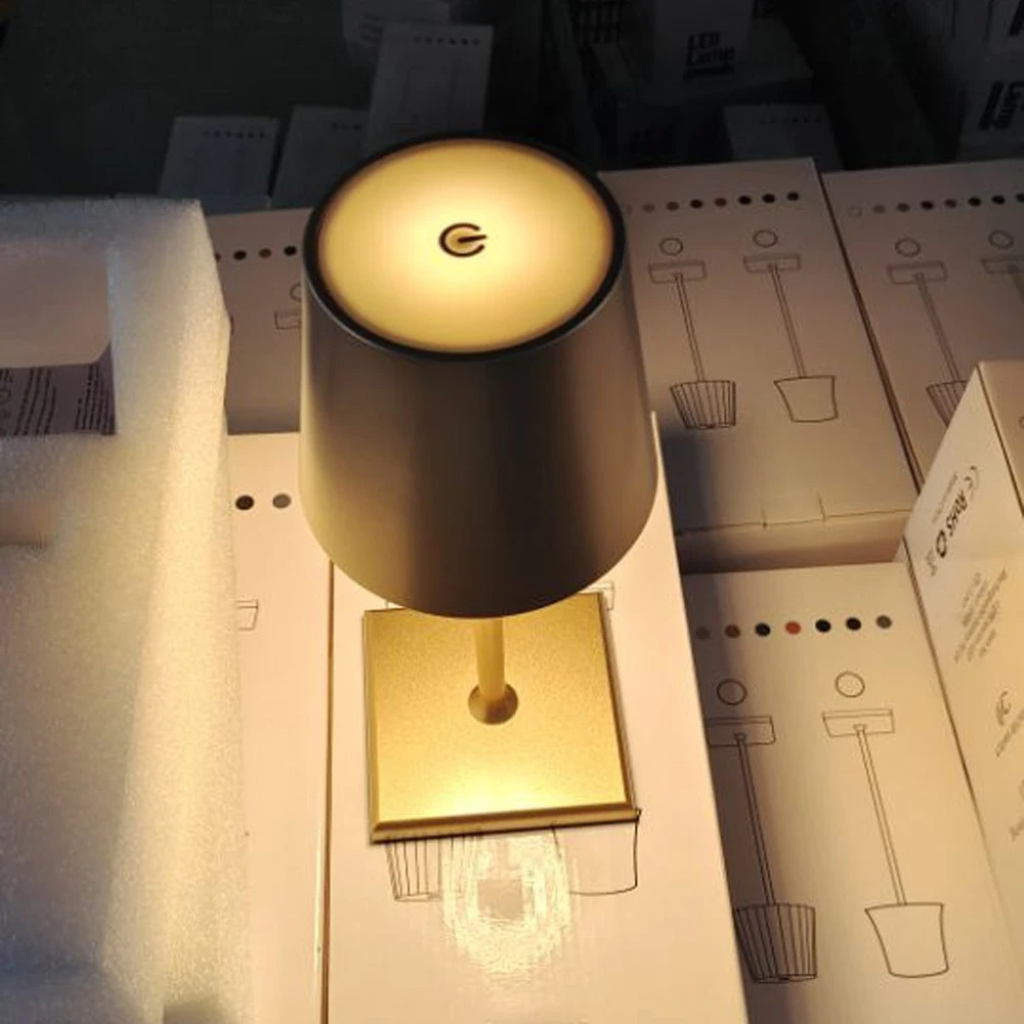 The Metrix Wireless Table Bedside Light
