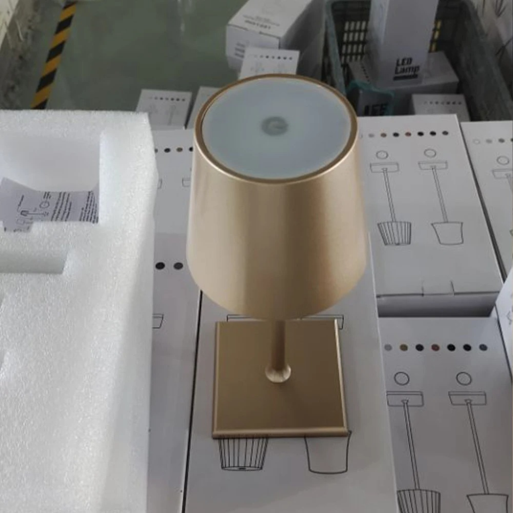 The Metrix Wireless Table Bedside Light