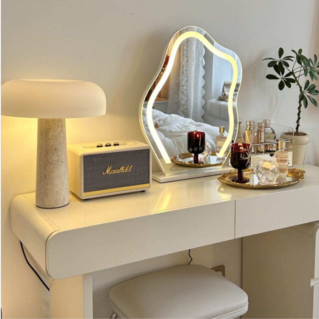 The Solvara Natural Stone Table Lamp With Glass Shade