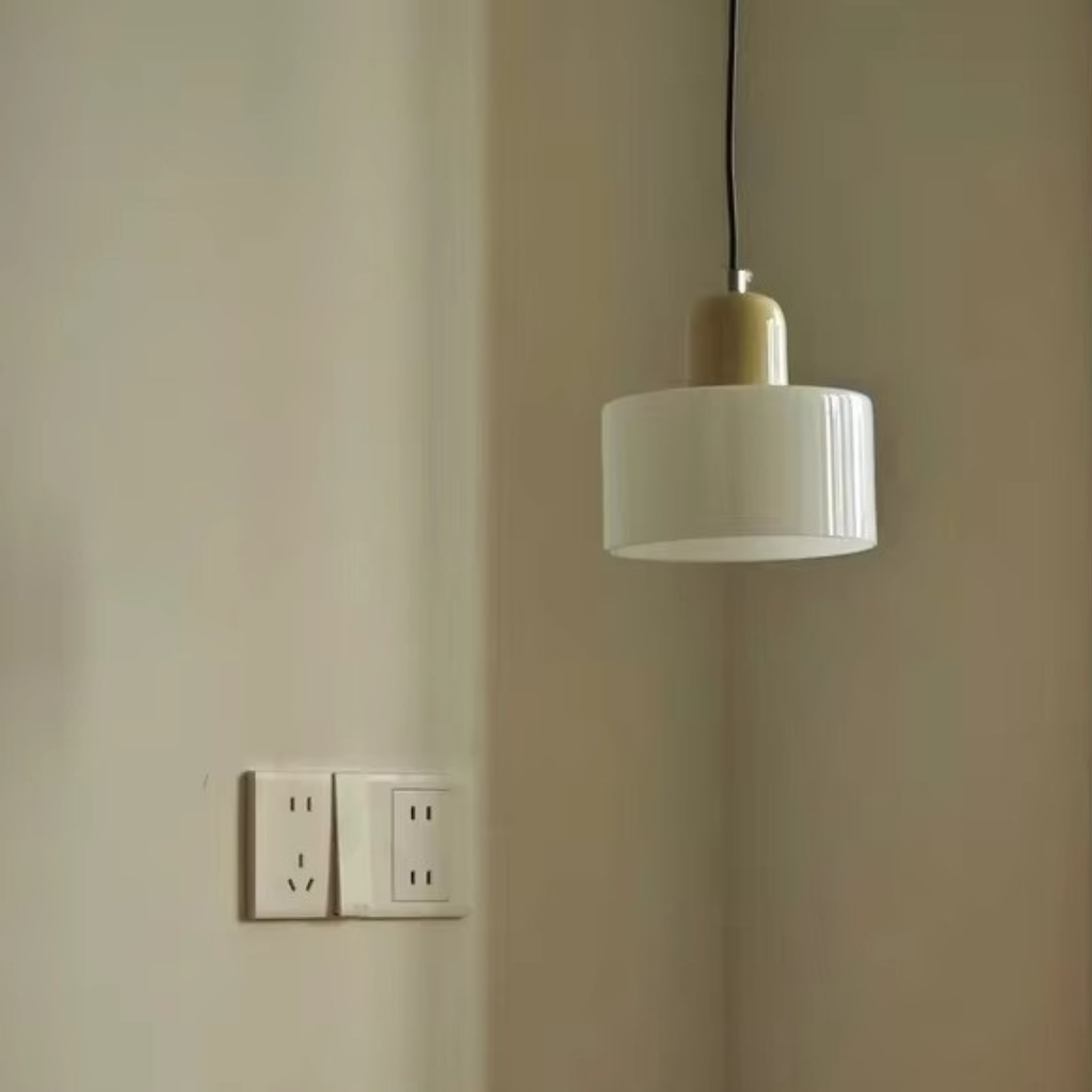 The Vitrisse Vintage Styled Stained Glass Pendant Light