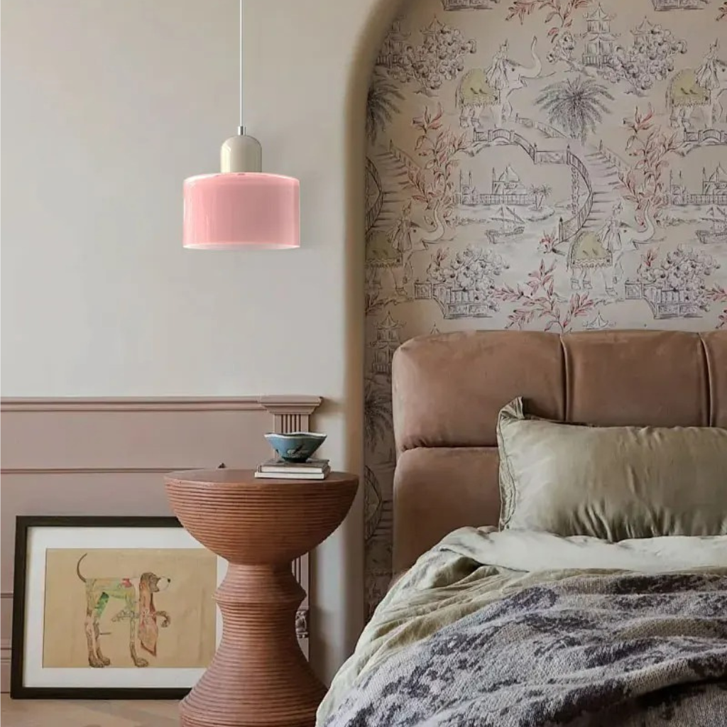 The Vitrisse Vintage Styled Stained Glass Pendant Light