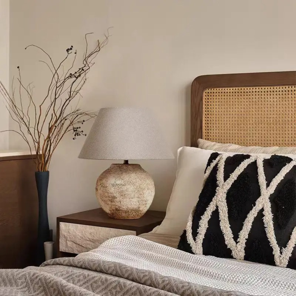 The Wabilux Ceramic Table Lamp